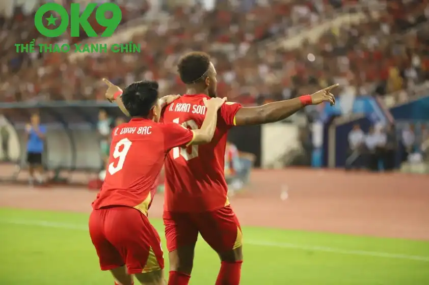 Tiền đạo số 12 hiện có 5 bàn thắng, ngang thành tích của Đình Bắc tại giải đấu Tiền đạo số 12 hiện có 5 bàn thắng, ngang thành tích của Đình Bắc tại giải đấu