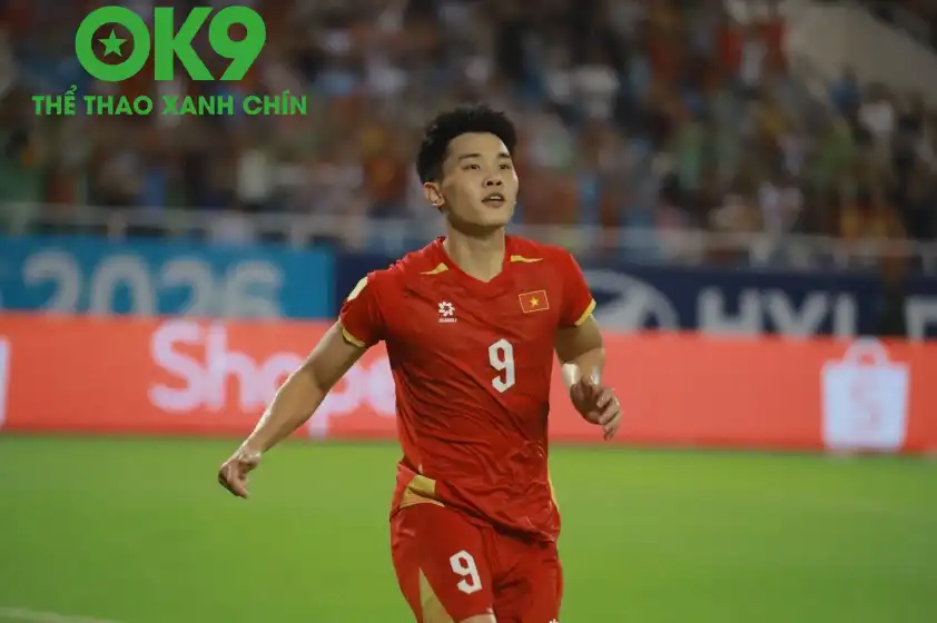Đình Bắc quyết tâm thi đấu vì màu cờ sắc áo ở trận chung kết gặp Thái Lan. Đình Bắc quyết tâm thi đấu vì màu cờ sắc áo ở trận chung kết gặp Thái Lan.