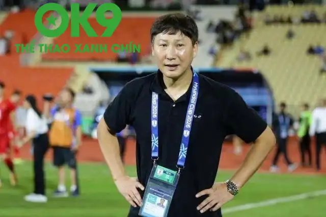 HLV Kim Sang Sik tin Đình Bắc đủ sức xuất ngoại thành công. HLV Kim Sang Sik tin Đình Bắc đủ sức xuất ngoại thành công.